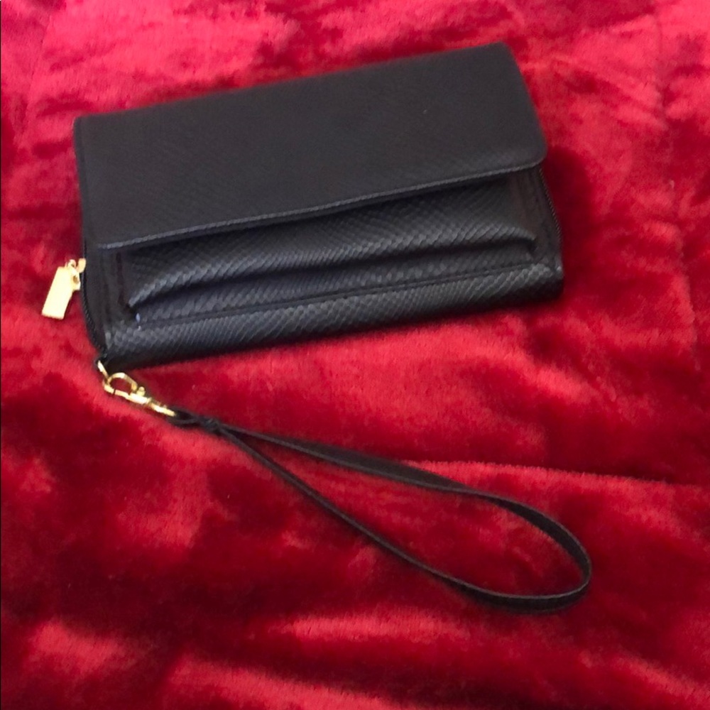 Versatile Wristlet - Picture 4 of 4